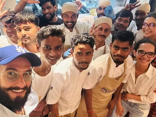 Pregnant Deepika Padukone and Ranveer Singh pose for a happy selfie with the restaurant staff | Hindi Movie News - Times of India