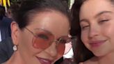 Catherine Zeta-Jones y su hija Carys, pura elegancia en la quinta boda del hermano de Michael Douglas