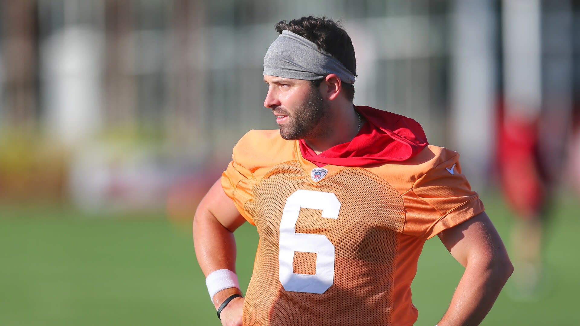 Bucs QBs coach Thad Lewis: The chip on Baker Mayfield's shoulder will never go away