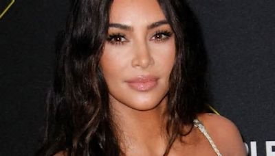 Kim Kardashian: Da wird ihr weißes Oberteil plötzlich durchsichtig