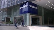 Volvo cuts IPO size