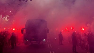 ¡Así ha sido la brutal llegada del autocar del Barça a Montjuïc!