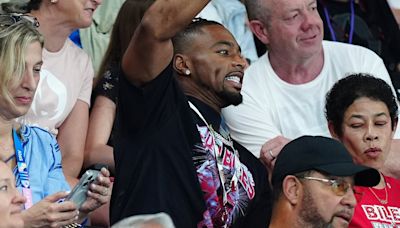 Simone Biles's husband Jonathan Owens cheers her on at Olympics final