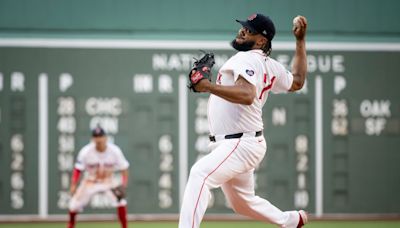 Red Sox’ Kenley Jansen hurt in win after slipping on mound