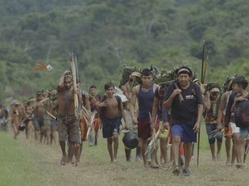 Filme sobre cosmologia Yanomami competindo em Cannes, “A Queda do Céu” ganha cartaz e teaser inédito