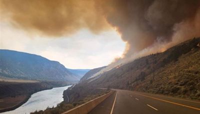 Homes destroyed, highway closed due to Shetland Creek fire near Ashcroft | Globalnews.ca