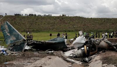 Tragedia en Nepal: 18 personas murieron al estrellarse un avión durante el despegue en el aeropuerto de Katmandú