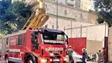 Una pared se derrumbó dentro de un supermercado chino en Caballito y Bomberos trabajan en el lugar