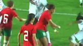 El feroz golpe con el que una jugadora congoleña noqueó a una marroquí y causó indignación en el fútbol femenino