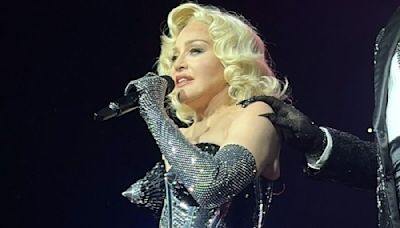 Madonna rompe en llanto en uno de sus conciertos en México