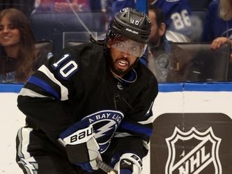 Islanders sign forward Anthony Duclair, re-sign defenseman Mike Reilly