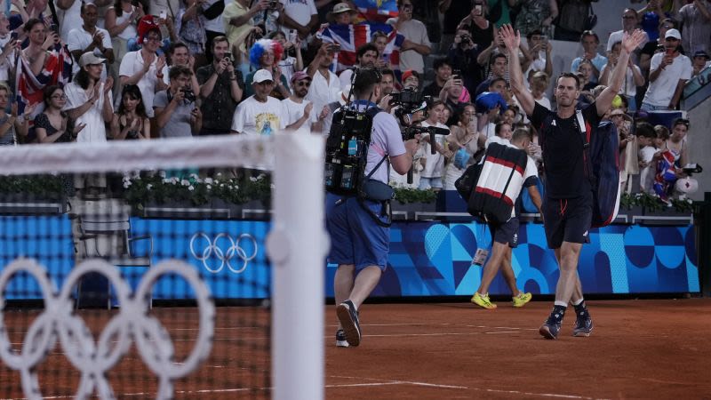 Andy Murray says goodbye to tennis, like only he can