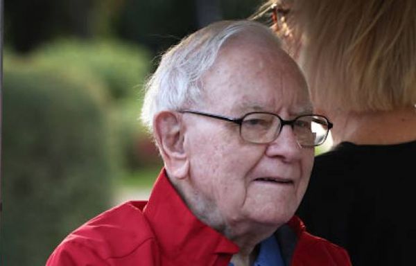 Warren Buffett once explained what he'd do to turn $10,000 into a huge fortune if he were a new investor — here are 3 of his simple strategies