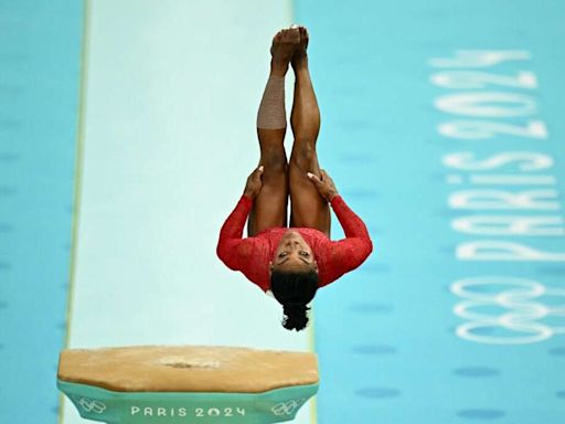 Simone Biles remporte sa 3e médaille d’or aux JO de Paris en gymnastique, au saut de cheval