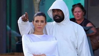 Almofada nos seios e bumbum de fora: looks de Bianca Censori, esposa de Kanye West, chocam a web