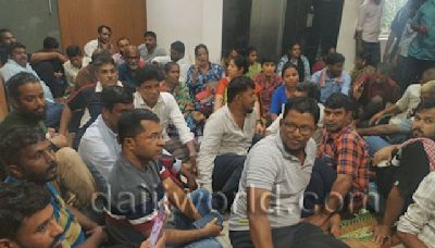 Mangaluru: Street vendors protest 'Operation Tiger' at MCC Building; demand halt, compensation