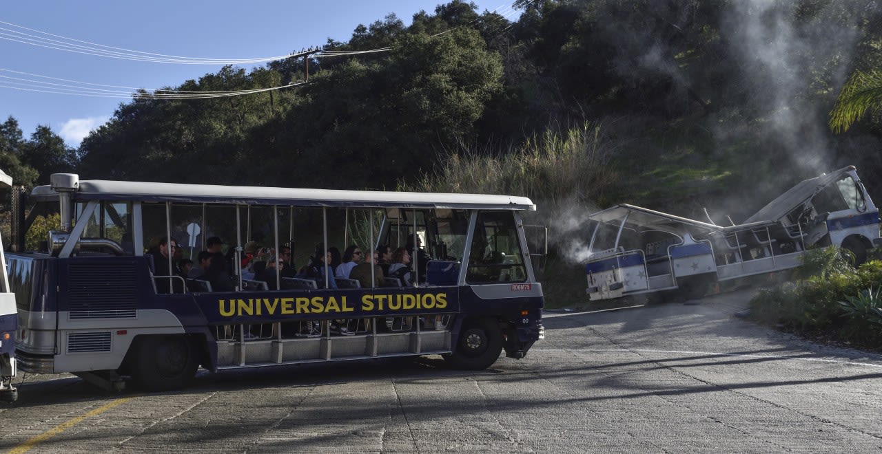 15 hurt when tram crashes at Universal Studios