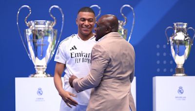 El padre de Mbappé, 'cazado' comprando "más de 100 camisetas" con el nombre de su hijo en la tienda del Real Madrid