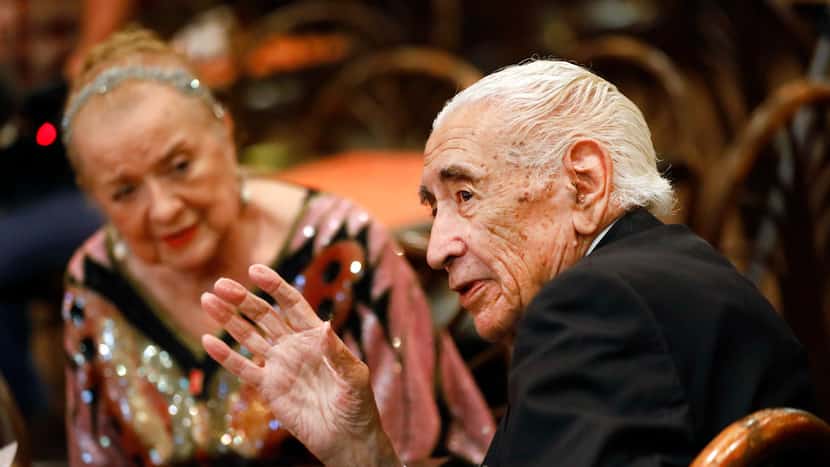 Alfred Martinez, son of El Fenix restaurant founders, dies at 100