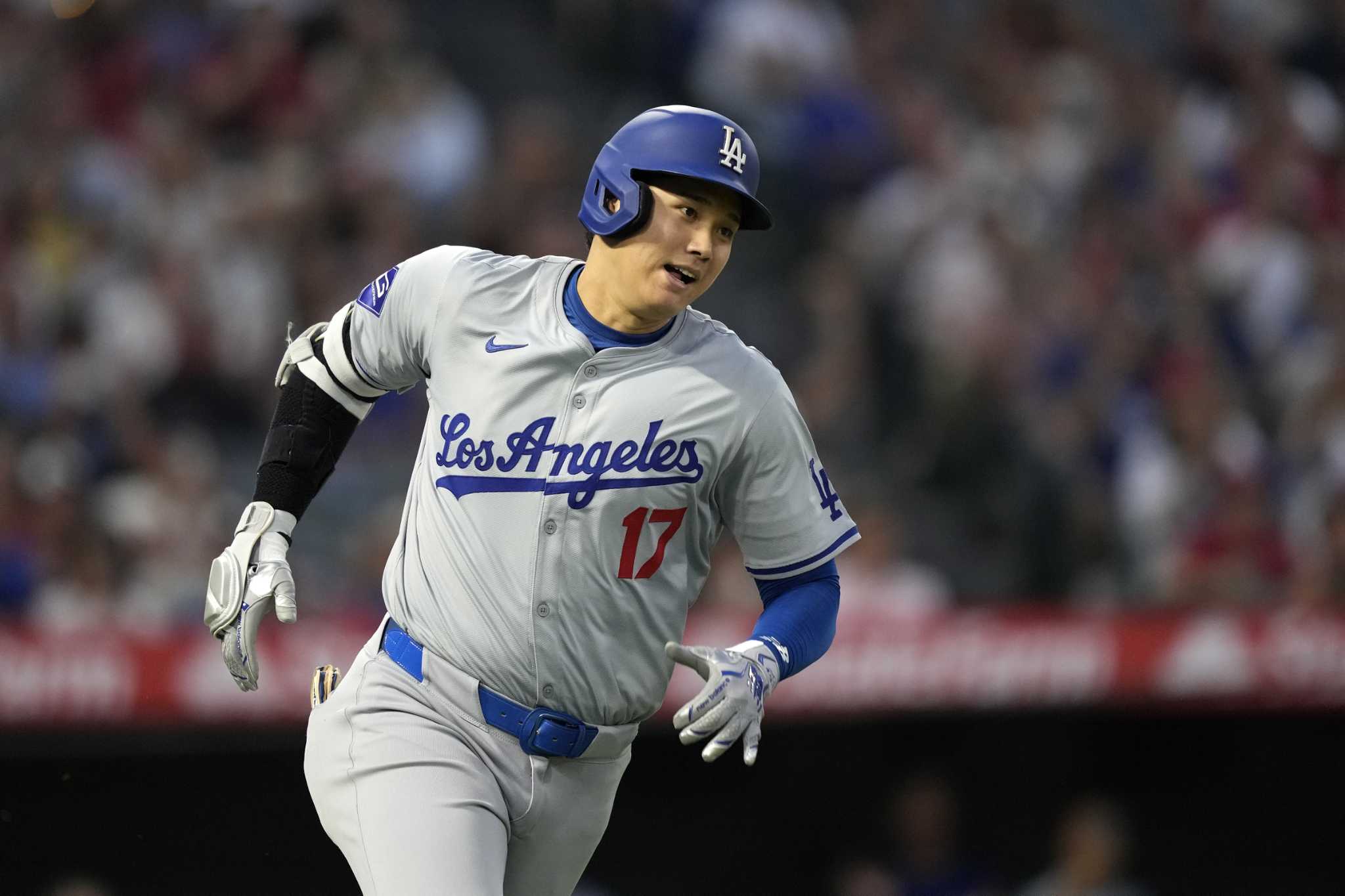 Shohei Ohtani returns to Anaheim with an RBI triple in the Dodgers' 6-2 win over the Angels