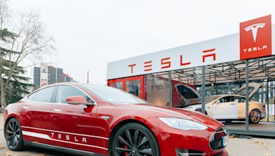 Jim Cramer Says Buy Tesla (TSLA) If You Want to Invest in Space, Thinks Elon Musk ‘Owns’ the Market