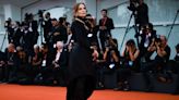 Festival de Venecia: de la familia Darín a Isabelle Huppert, los mejores looks de las estrellas