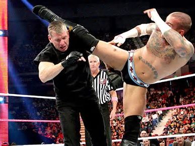 WWE: Vince McMahon citato da CM Punk a RAW? Il backstage avrebbe reagito con indifferenza