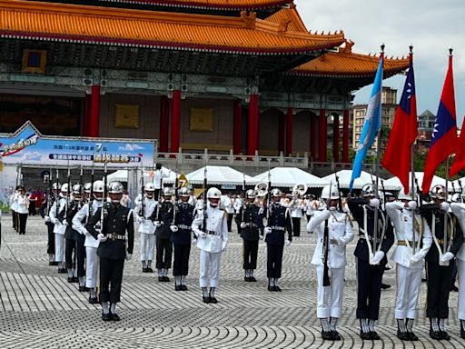 三軍儀隊移出中正紀念堂改至自由大道表演 國防部：升降旗持續執行