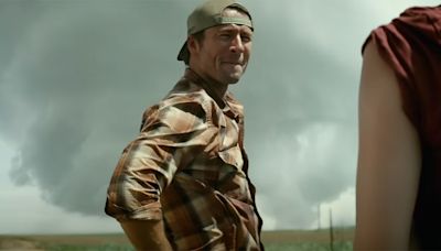Critics Have Seen Twisters And Glen Powell May Have Another Hit On His Hands