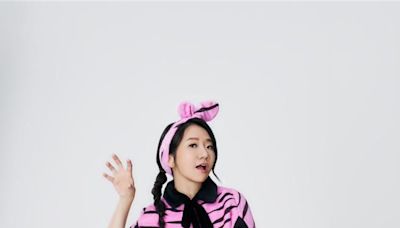 陶晶瑩披粉紅虎皮扮演虎姑婆 揭「半夜啃小孩手指」真相 - 娛樂