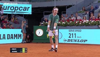 Carlos Alcaraz cede la corona en los cuartos del Mutua Madrid Open con Rublev y pone en peligro el podio ATP