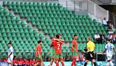 Escándalo olímpico en el fútbol: Argentina había empatado, hubo una suspensión por invasión, el gol se anuló una hora y media después y al final ganó Marruecos