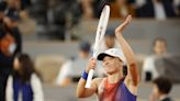 Iga Swiatek and Jannik Sinner start French Open with straight-set victories - WTOP News