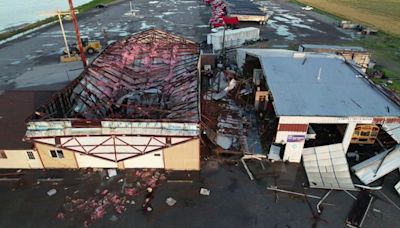 Radar-confirmed tornado hits Carlyle, Illinois, destroying 2 local businesses