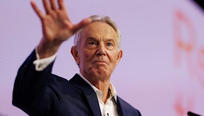 Tony Blair urges leaders to ignore 'waves of populist opinion'