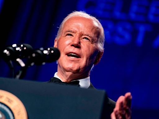 Biden celebra a la prensa mientras cientos de manifestantes critican su apoyo a Israel