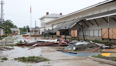 Tallahassee tornado live updates: Schools closed; 60K without power; buildings damaged