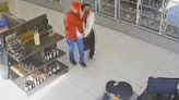 La Nación / Dos hombres asaltaron con suma violencia un local comercial en PJC