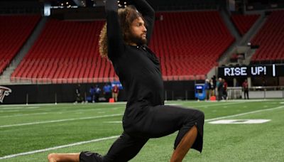 Bills coaches, players deem Mack Hollins a lovable 'Tarzan' for unusual practices, including going barefoot