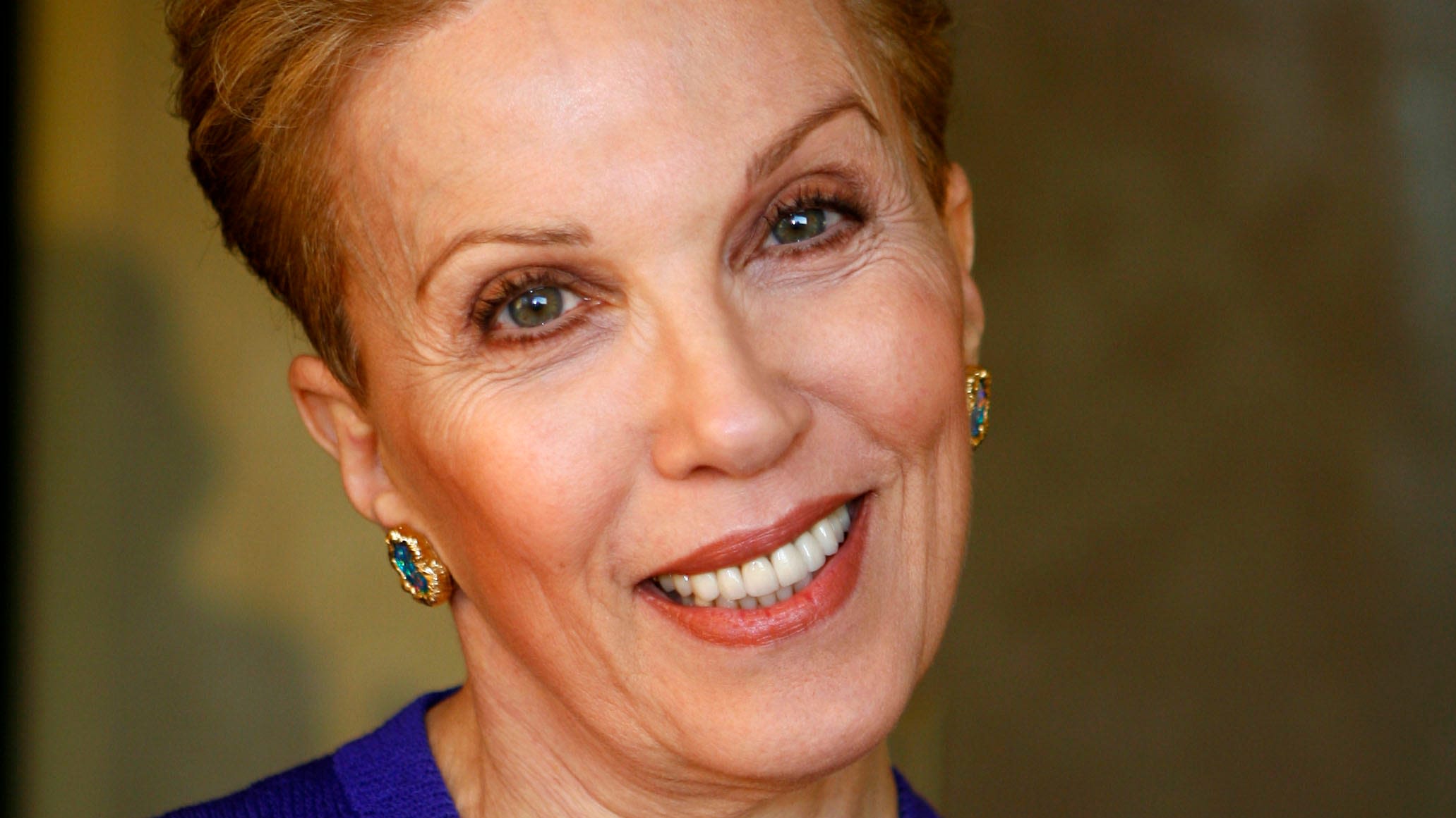 Dear Abby: Flirtation with the past endangers stable present