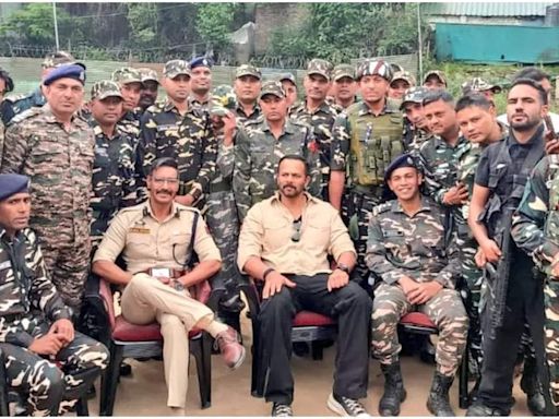 Ajay Devgn and Rohit Shetty spend time with soldiers during 'Singham Again' shoot in Jammu and Kashmir | Hindi Movie News - Times of India