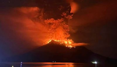 Major Volcanic Eruption In Indonesia Triggers Tsunami Warning And Evacuation Of Thousands