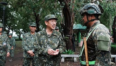 赴屏東慰勉國軍救災 顧立雄：盼早日讓民眾恢復正常生活