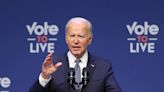 Biden trata de afianzar el apoyo hispano en conferencia en Las Vegas