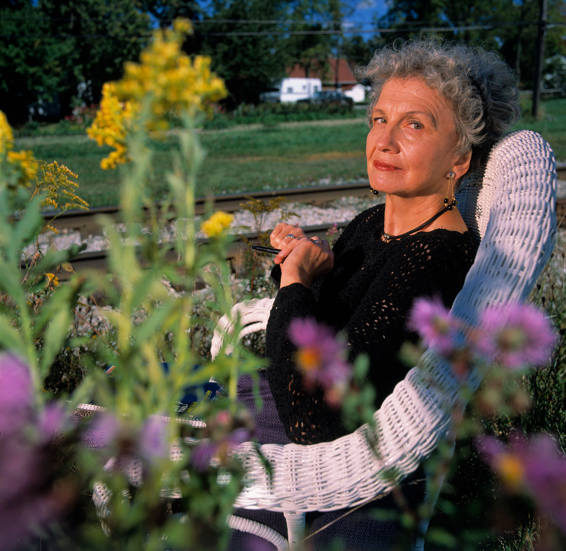 Alice Munro, Master of Short Story, Dies at 92