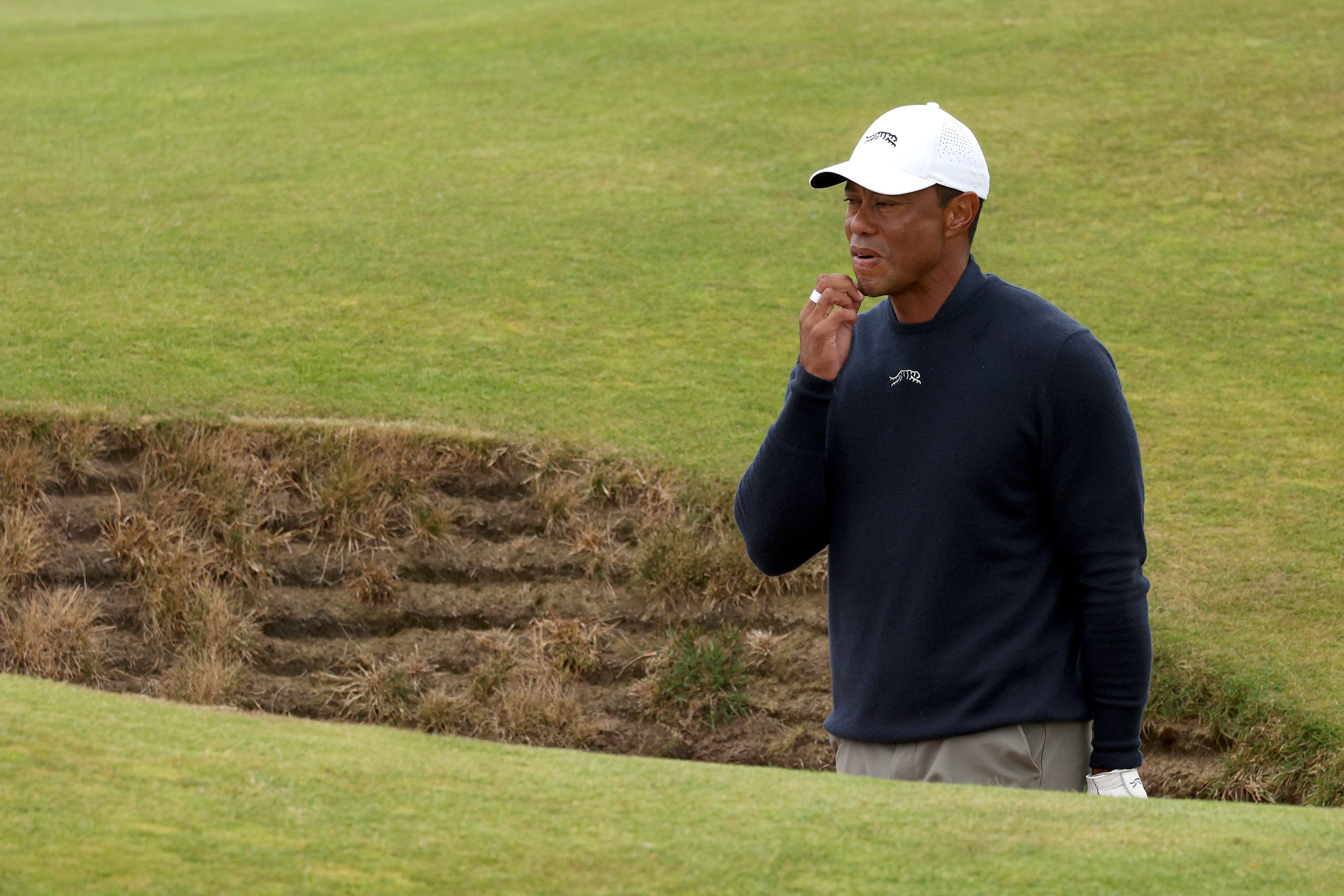 Tiger Woods misses cut, finishes disastrous British Open at 14-over