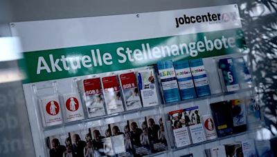 Arbeitsmarkt im Ausnahmezustand: Deutsche arbeiten mehr, schaffen aber weniger