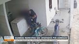 VÍDEO: jovem tenta buscar moto em oficina na Bahia e é agredido com tapas e 'mata-leão' por guardas municipais