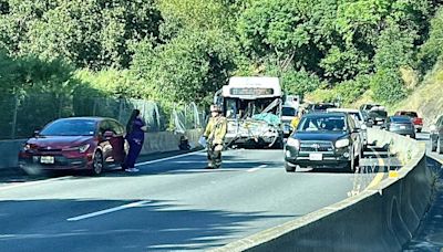 4 injured in multi-vehicle crash involving bus on Highway 17 in Santa Cruz County