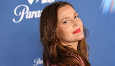 Drew Barrymore says she'll be the parent she needed by limiting her kids' access to tech. Experts say her approach is a good one.